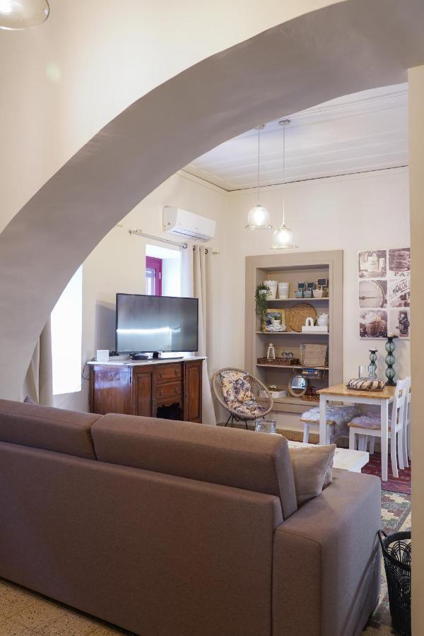 Traditional House Of 1898 In The Heart Of Old Town Of Nafplio Bagian luar foto