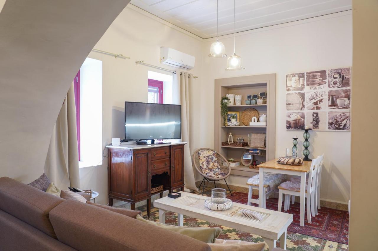 Traditional House Of 1898 In The Heart Of Old Town Of Nafplio Bagian luar foto